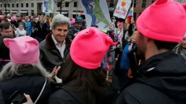 د امریکا پخواني باندینیو چارو وزیر جان کېري هم لاریون کې ګډون کړی و