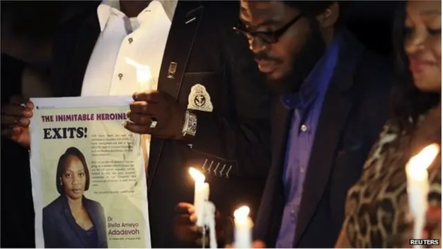 Won ṣe alẹ iranti alabẹla fun Dokita Stella ati awọn miran ti ebola pa nilu Abuja lọjọ kẹrindinlọgbon osu kẹjọ odun 2014.