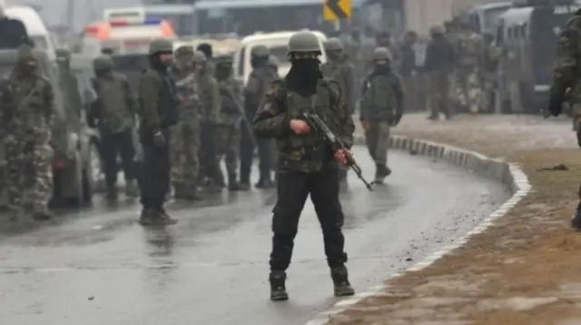 पुलवामा में हमला