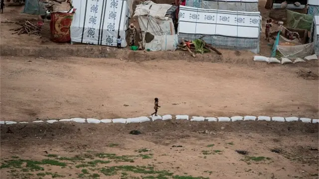 Da dama daga cikin kananan yara da aka kama an tsare su ne a barikin sojoji na Giwa da ke birnin Maidugurin jihar Borno a arewa maso gabashin kasar