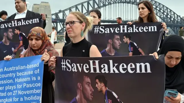 กลุ่มสิทธิมนุษยชนและแฟนฟุตบอลในออสเตรเลียประท้วงเรียกร้องให้ปล่อยตัวฮาคีม ที่ซิดนีย์ เมื่อวันที่ 10 ม.ค.ที่ผ่านมา