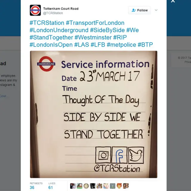 Cartel de información en la estación de Tottenham Court Road