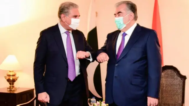 तजाकिस्तान के राष्ट्रपति इमोमाली रहमान के साथ शाह महमूद क़ुरैशी