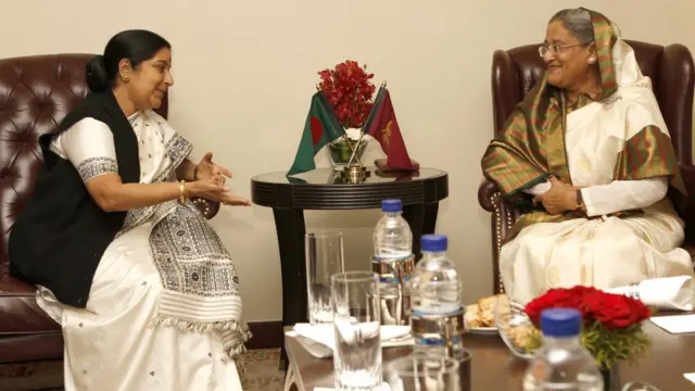 ভারতের বর্তমান পররাষ্ট্রমন্ত্রী সুষমা স্বরাজের সঙ্গে প্রধানমন্ত্রী হাসিনা। ফাইল ছবি