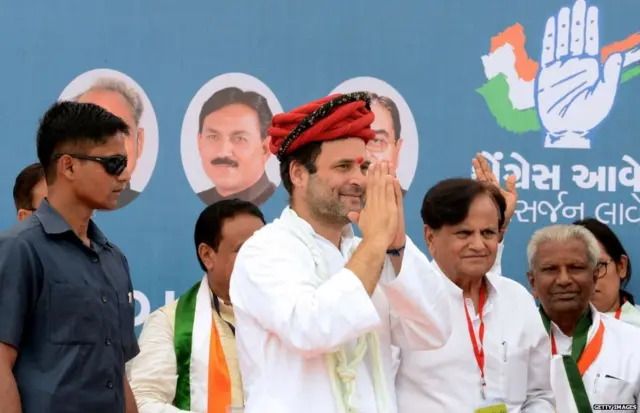 રાહુલ ગાંધી અમે અહમદ પટેલની તસવીર