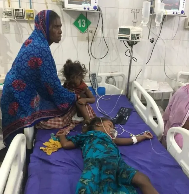 હૉસ્પિટલમાં દાખલ બાળક