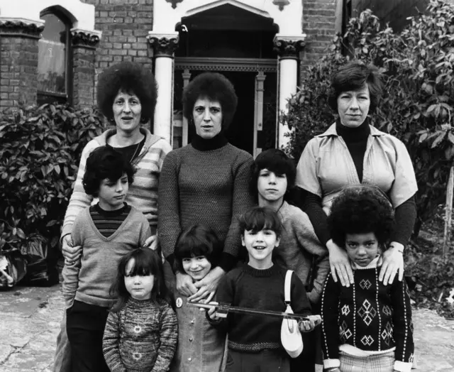 بعض النساء اللواتي أقمن في ملجأ تشيزيك