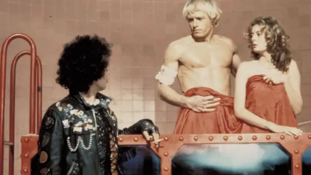 Suzan Sarandon glumi čednu verenicu Dženet; kasnije tokom filma ona se zaljubljuje u Rokija