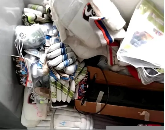 દરોડા વખતે મળેલી વસ્તુઓ