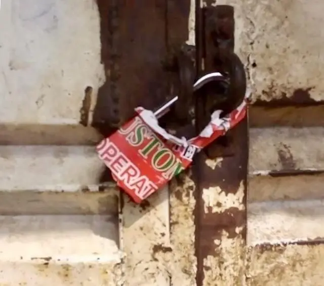 agadagodo ajọ aṣọbode lẹnu ṣọbu kan