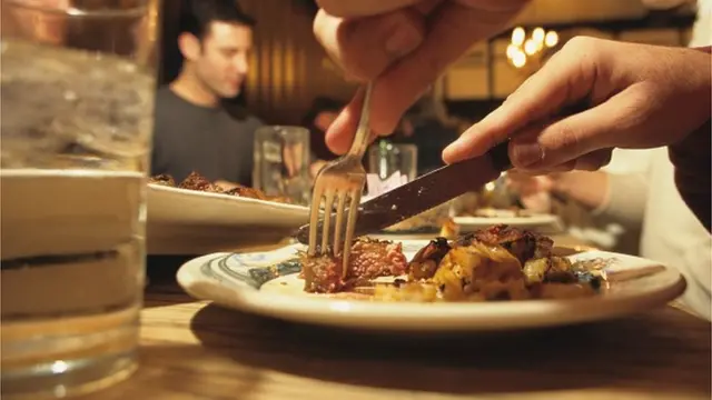 Чим більше їсти після 6 вечора, тим гіршим стає стан серця та вищим артеріальний тиск і рівень цукру в крові