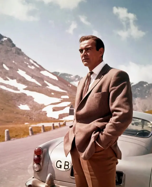 小说家伊恩·弗莱明笔下的詹姆斯‧邦德只在伊顿读了“短短两学期,而且表现不出众”。