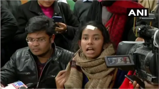 విద్యార్థి సంఘం అధ్యక్షురాలు ఐషీ ఘోష్