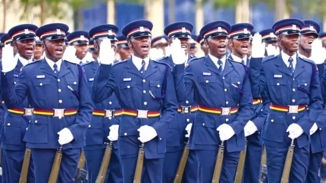 Maafisa wa polisi wakiwa katika gwaride