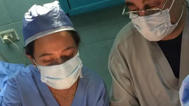 Докторка Рехам Авад током једне од операција