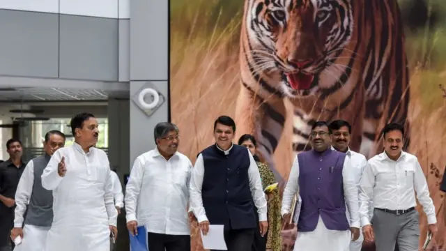 मुख्यमंत्र्यांची शिवसेनेवर टीका