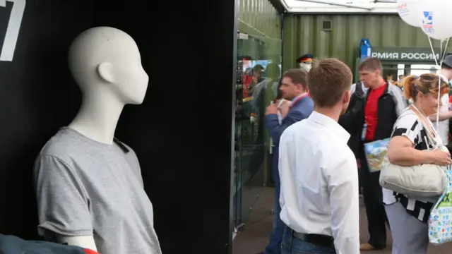 Манекен на выставке "Армия-2016"