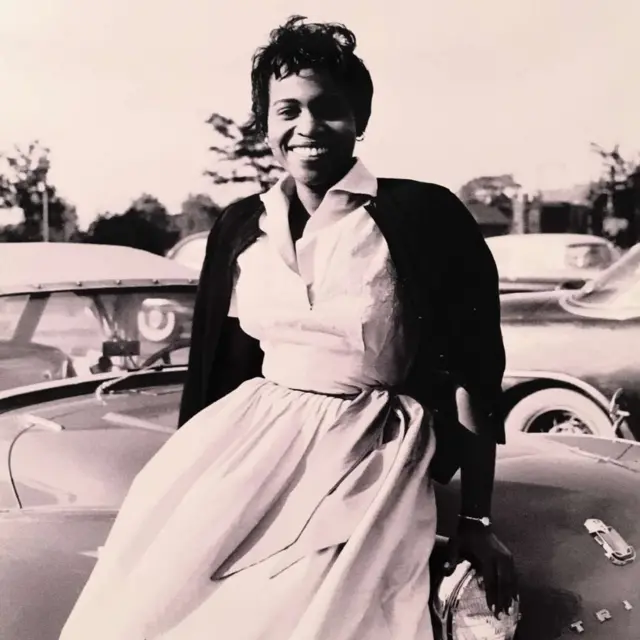 ዶረቲ በትለር ጊልያም: ብ1958 ኣብ ቺካጎ ኣብ መጽሔት ጀት እናሰርሐት