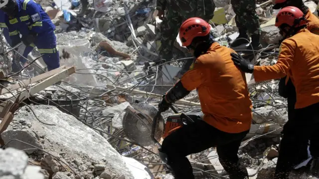 ตึกถล่ม