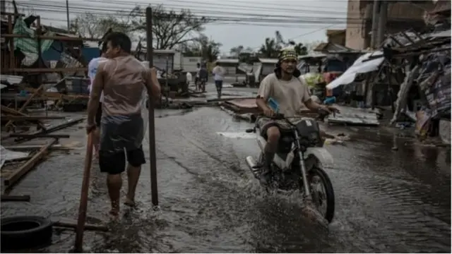 कायागन या शेतीबहुल भागात पिकांचं नुकसान झाल्याची भीती व्यक्त केली जात आहे.