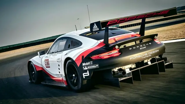 Porsche 911 RSR