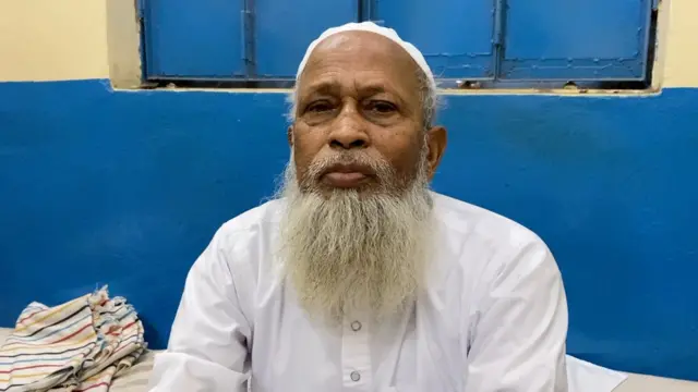 मस्जिद के प्रबंधक मोहम्मद सलाउद्दीन