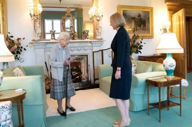 Ratu Elizabeth dan Liz Truss.