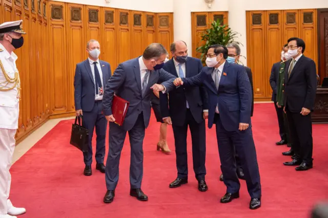 Thủ tướng Chính phủ Phạm Minh Chính đã tiếp ông Robert Ben Lobban Wallace, Bộ trưởng Bộ Quốc phòng Liên hiệp Vương quốc Anh và Bắc Ireland