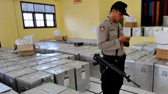 Menjaga stabilitas politik jelang pemilihan adalah salah satu pertimbangannya