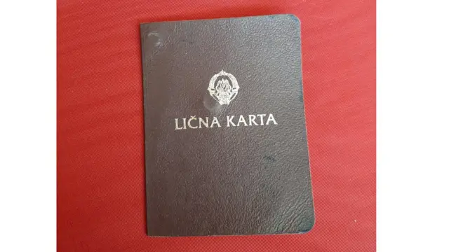 Lična karta Marijinog pradede Dragomira koja je izdata 1976.