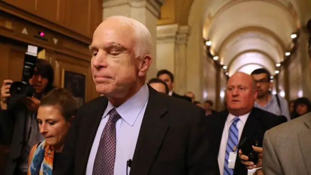 Джону Маккейну в 2017 году делали операцию около глаза и нашли опухоль мозга