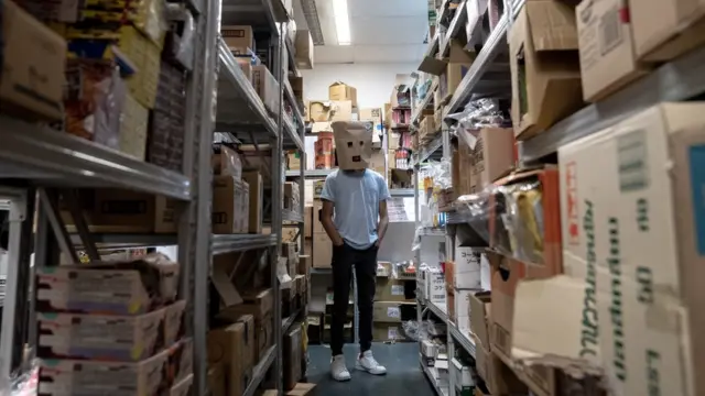 홍콩 감옥은 구금된 이들에게 제공할 수 있는 간식의 종류와 물품에 대한 매우 구체적인 요구 사항을 제시한다