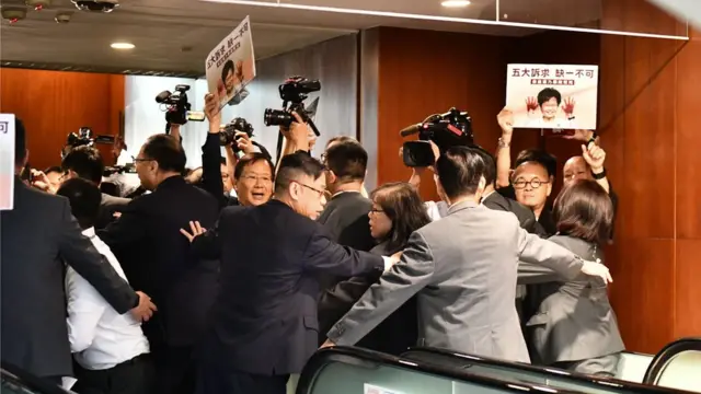 ความวุ่นวายที่เกิดขึ้น