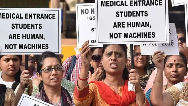 நீட் தேர்வுக்கு எதிரான நீளும் போராட்டம்(கோப்புப்படம்)