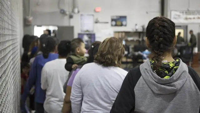 Centro de procesamiento de inmigrantes en la frontera con EE.UU.