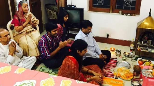 अपने परिवार के साथ केजरीवाल
