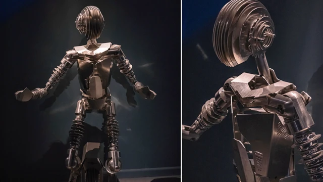 Images de la sculpture en aluminium - Call me AL, John Jostins, 2022