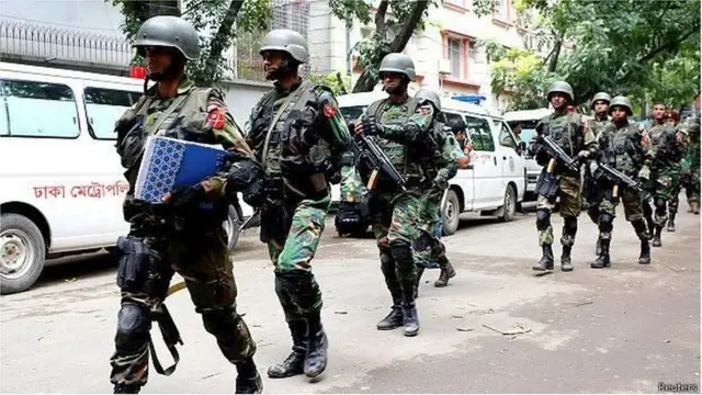 ২০১৬ সালে হলিআর্টিজানে জঙ্গী হামলার পর প্রায় বারো ঘন্টার রক্তাক্ত জিম্মি সংকটের অবসান ঘটেছিল সেনাবাহিনীর এক কমান্ডো অভিযানের মাধ্যমে।