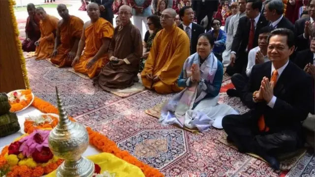 Tháng 10/2014, cựu thủ tướng Nguyễn Tấn Dũng tới thăm chùa Mahabodhi ở bang Bihar, Ấn Độ cùng phu nhân