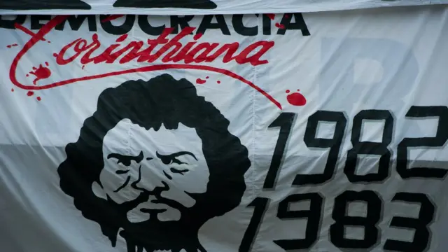 Pancarta con la imagen de Sócrates