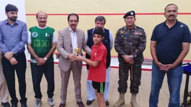 ثنا بہادر، سکواش