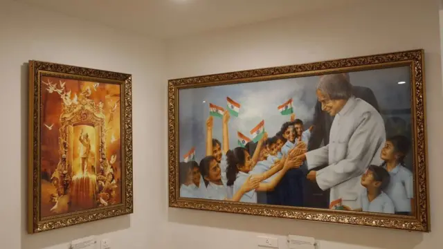 95 கலை படைப்புகள், 2 சிலிக்கான் சிலைகள் 'அசர' வைக்கும் கலாமின் மணிமண்டபம்