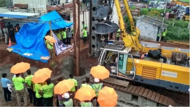 బోరు బావిలో బాలుడు