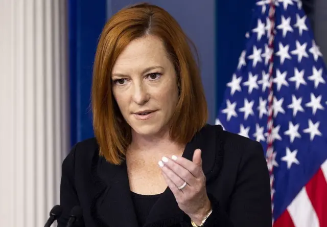 普薩基在例行記者會上