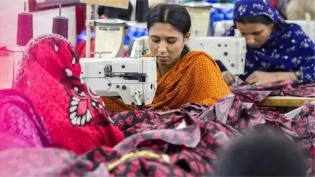 बांग्लादेश का कपड़ा उद्योग दुनिया का दूसरा सबसे बड़ा कपड़ा उद्योग है. यह अर्थव्यवस्था की प्रमुख प्रेरक शक्तियों में से एक है