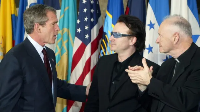 Боно вхож и к Бушу, и к Обаме, а вот Трампа открыто недолюбливает