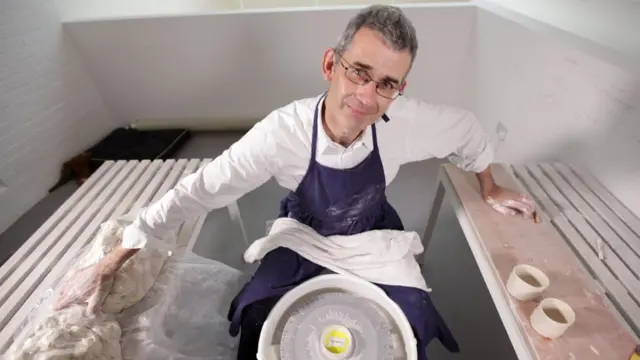 درس دو فال فن الخزف في اليابان