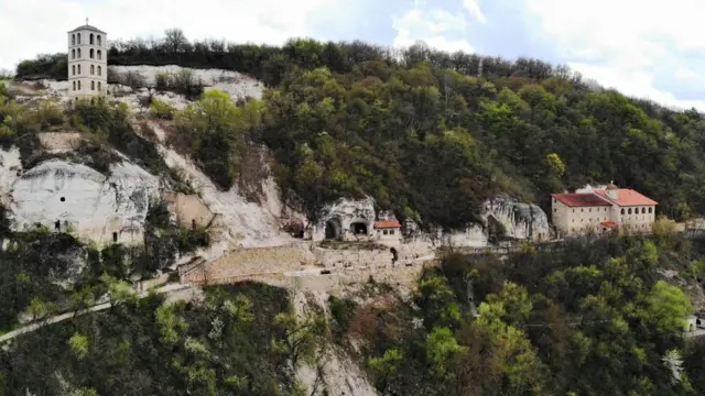 Скельний монастир