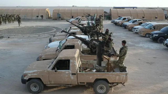 نیروهای شبه نظامی "ارتش ملی سوریه" ترکیه را در حمله به شمال سوریه همراهی میکنند