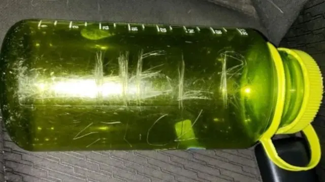 मदतीचा संदेश ज्यात लिहिला होता ती बाटली